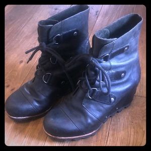 Sorel Joan of Arc Arctic wedge snow boot.